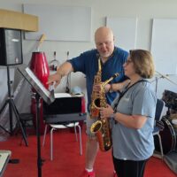 Saxophonunterricht in Hannover – Ruslan Aleksieiev mit seiner Saxophonschülerin