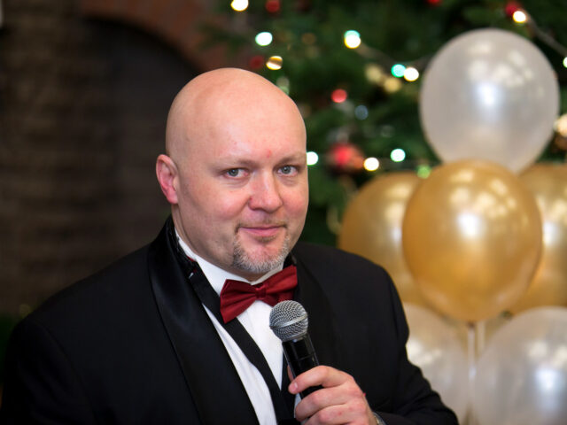 Moderator & DJ RusAlex buchen – Hochzeit, Firmenfeier & Events in Hameln, Hannover usw.