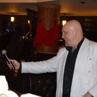 Moderator RusAlex auf einer Party – Moderation und Unterhaltung für Events in Hannover und Niedersachsen