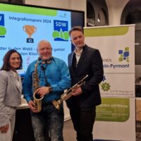 Saxophonist RusAlex beim Integrationspreis 2024 des Landkreises Hameln-Pyrmont